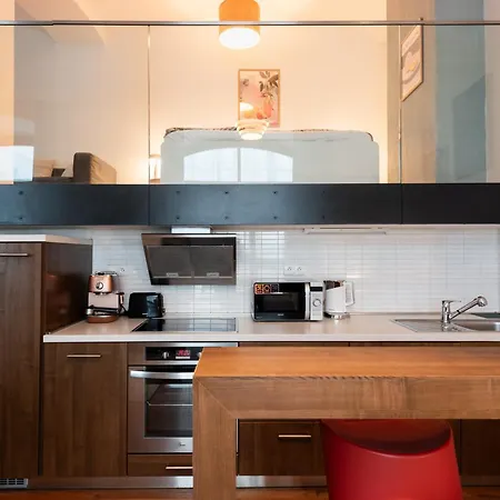 Modern With Terrace And Air Conditioning