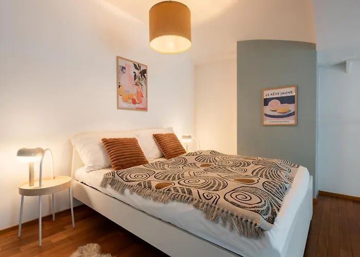 Modern With Terrace And Air Conditioning Praha